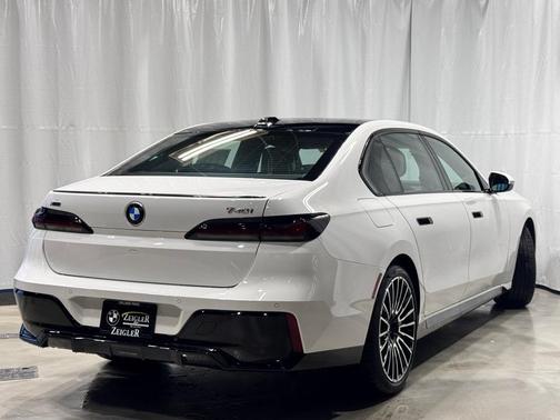 2026 BMW 740 i xDrive