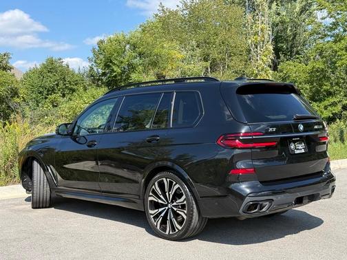2023 BMW X7 M60i