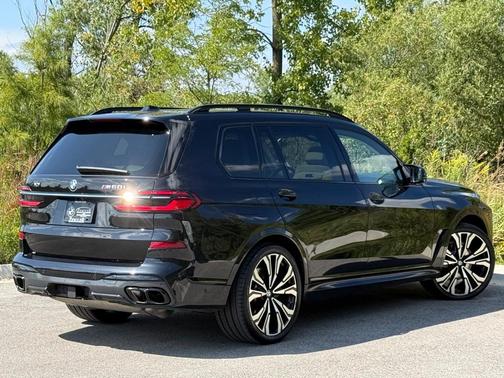 2023 BMW X7 M60i