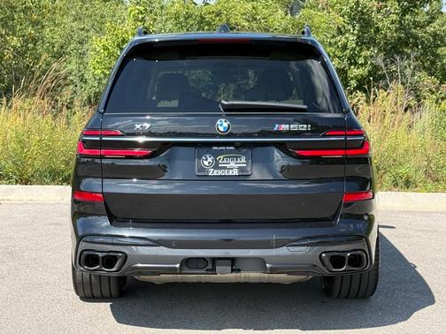 2023 BMW X7 M60i