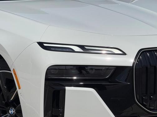 2025 BMW 760 760i xDrive