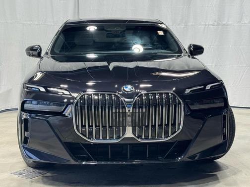2023 BMW 740 i