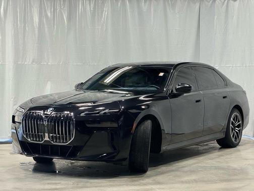 2023 BMW 740 i