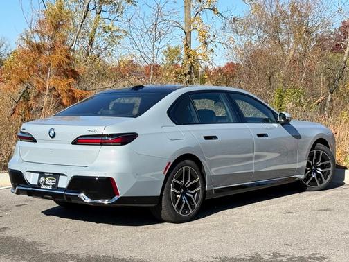 2026 BMW 740 i xDrive