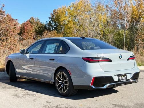 2026 BMW 740 i xDrive