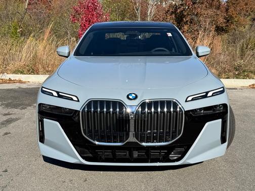 2026 BMW 740 i xDrive