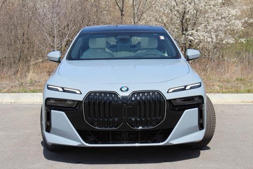 2025 BMW 760 760i xDrive