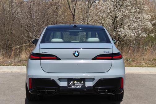 2025 BMW 760 760i xDrive