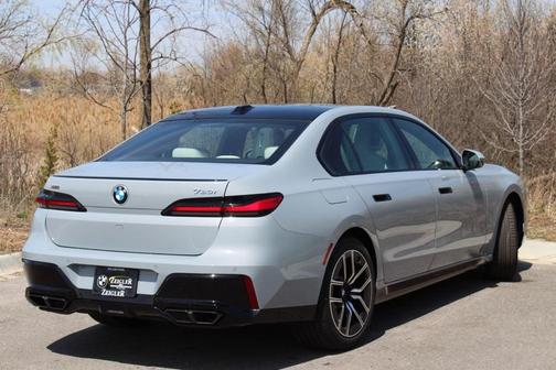 2025 BMW 760 760i xDrive