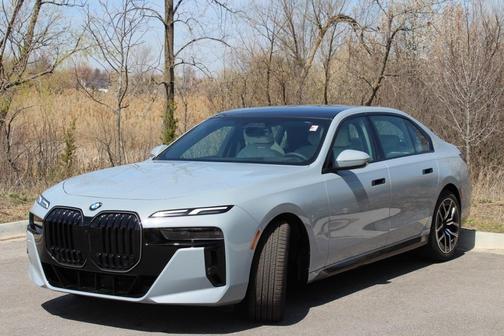 2025 BMW 760 760i xDrive