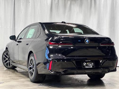 2026 BMW 740 i xDrive