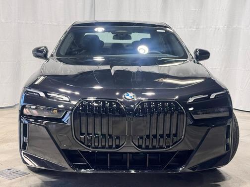 2026 BMW 740 i xDrive