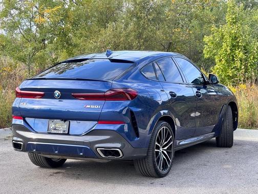 2021 BMW X6 M50i