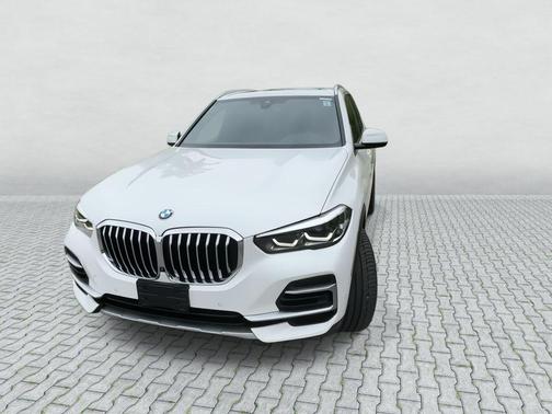 Mineral White Metallic 2023 BMW X5 xDrive40i