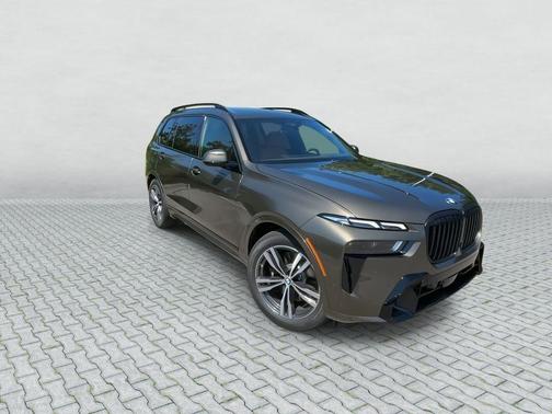 Manhattan Green Metallic 2027 BMW X7 xDrive40i