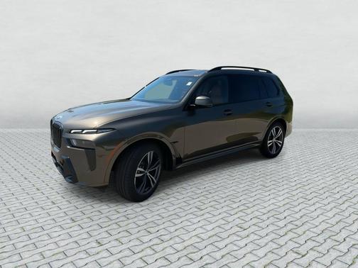 Manhattan Green Metallic 2027 BMW X7 xDrive40i
