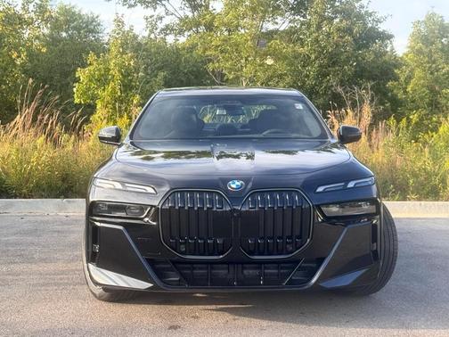 2026 BMW 740 i xDrive