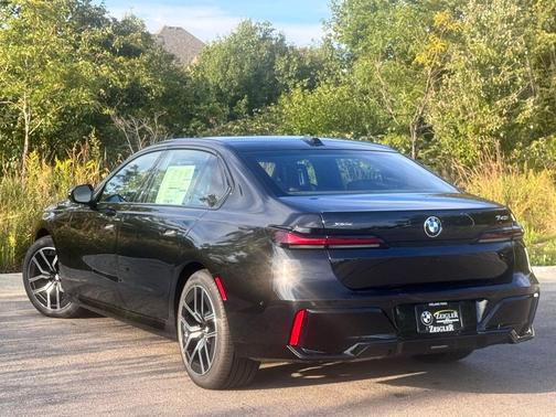 2026 BMW 740 i xDrive