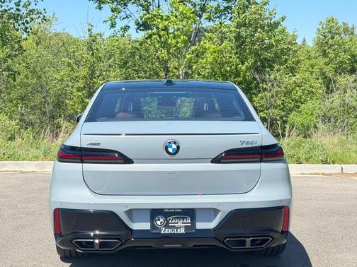 2025 BMW 760 760i xDrive