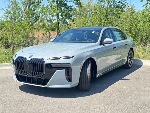 2025 BMW 760 760i xDrive