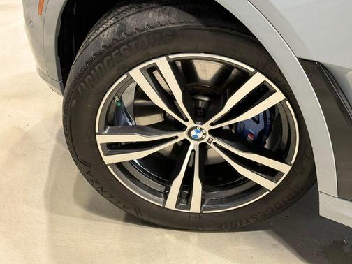 2025 BMW X7 M60i