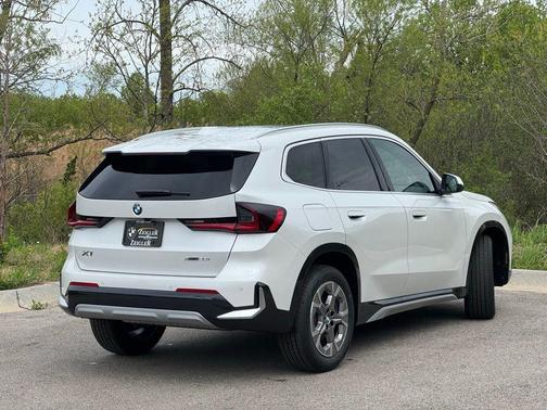 Mineral White Metallic 2026 BMW X1 xDrive28i