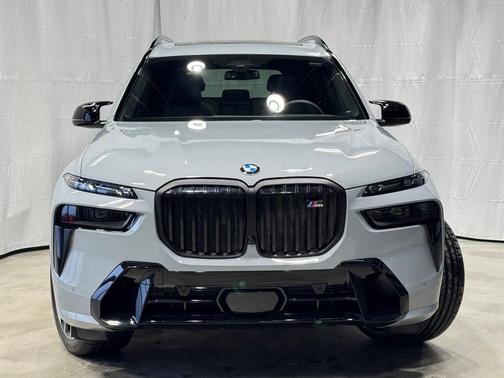 2025 BMW X7 M60i