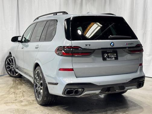 2025 BMW X7 M60i