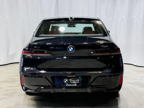 2026 BMW 740 i xDrive