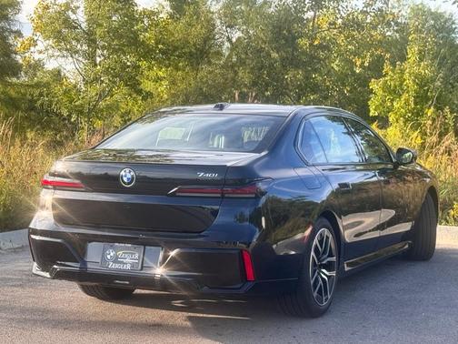 2026 BMW 740 i xDrive
