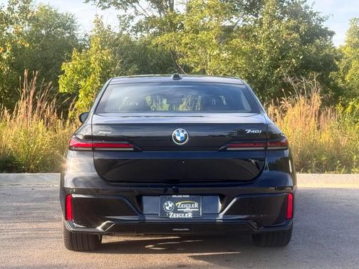 2026 BMW 740 i xDrive