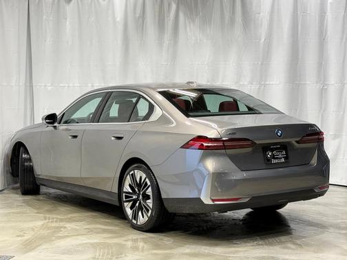 2024 BMW 540 i xDrive