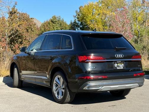 2023 Audi Q7 55 Premium Plus
