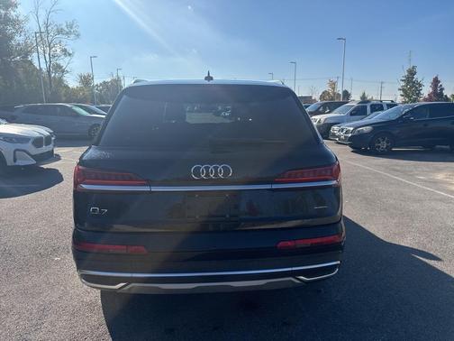 2023 Audi Q7 55 Premium Plus
