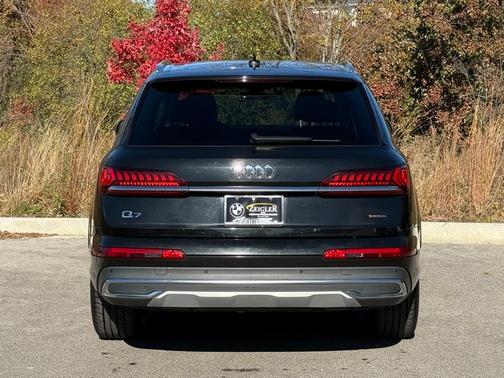 2023 Audi Q7 55 Premium Plus
