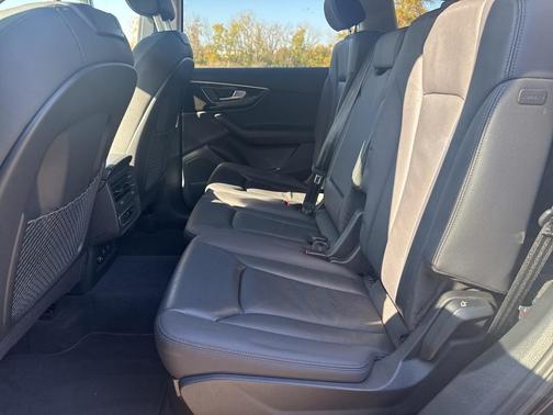 2023 Audi Q7 55 Premium Plus
