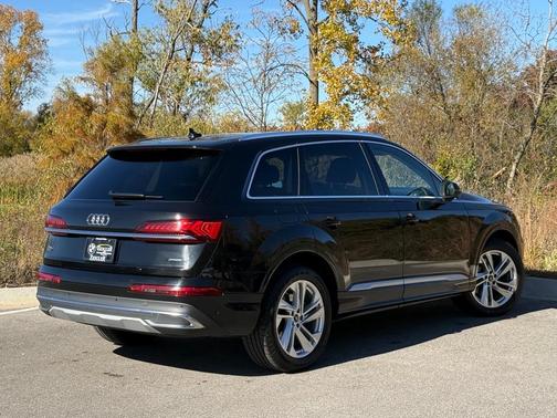 2023 Audi Q7 55 Premium Plus