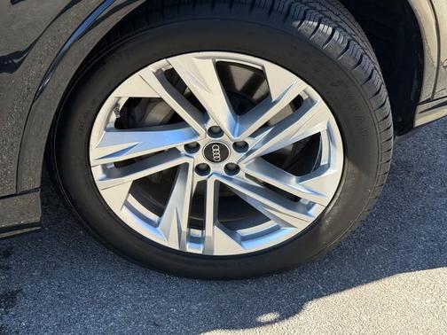 2023 Audi Q7 55 Premium Plus