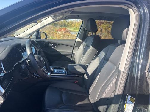 2023 Audi Q7 55 Premium Plus