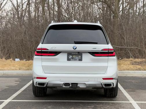 2025 BMW X7 xDrive40i