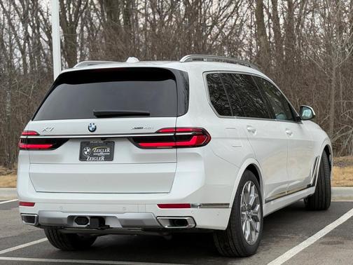 2025 BMW X7 xDrive40i