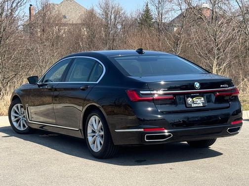 Jet Black 2022 BMW 740 i xDrive