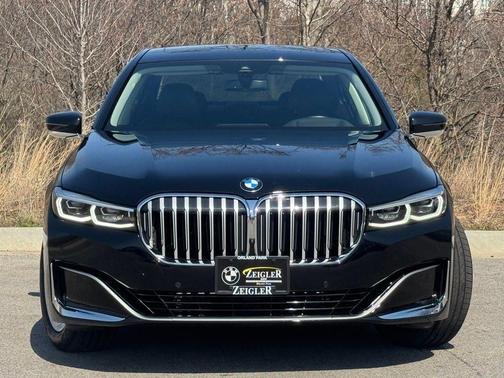 Jet Black 2022 BMW 740 i xDrive