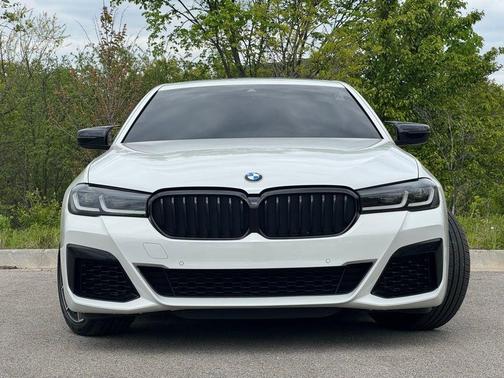 Alpine White 2023 BMW 540 i xDrive