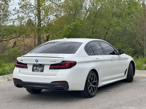 Alpine White 2023 BMW 540 i xDrive
