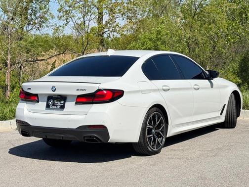 Alpine White 2023 BMW 540 i xDrive