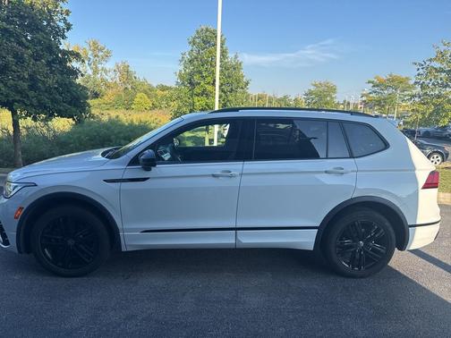 2022 Volkswagen Tiguan 2.0T SE R-Line Black