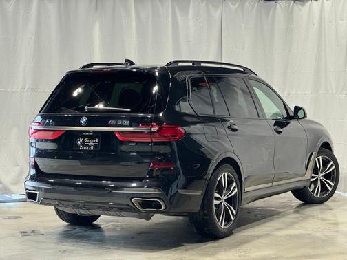 2022 BMW X7 M50i