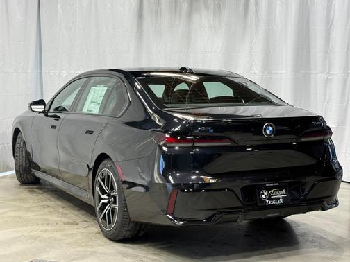 2026 BMW 740 i xDrive