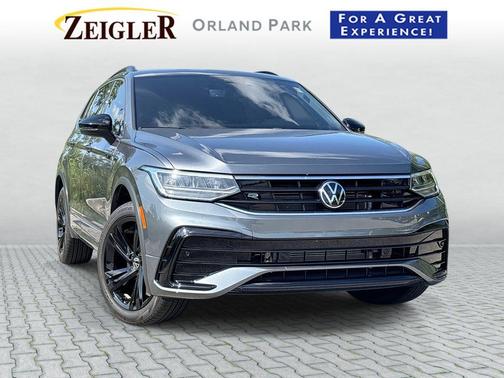 Platinum Gray Metallic 2024 Volkswagen Tiguan 2.0T SE R-Line Black